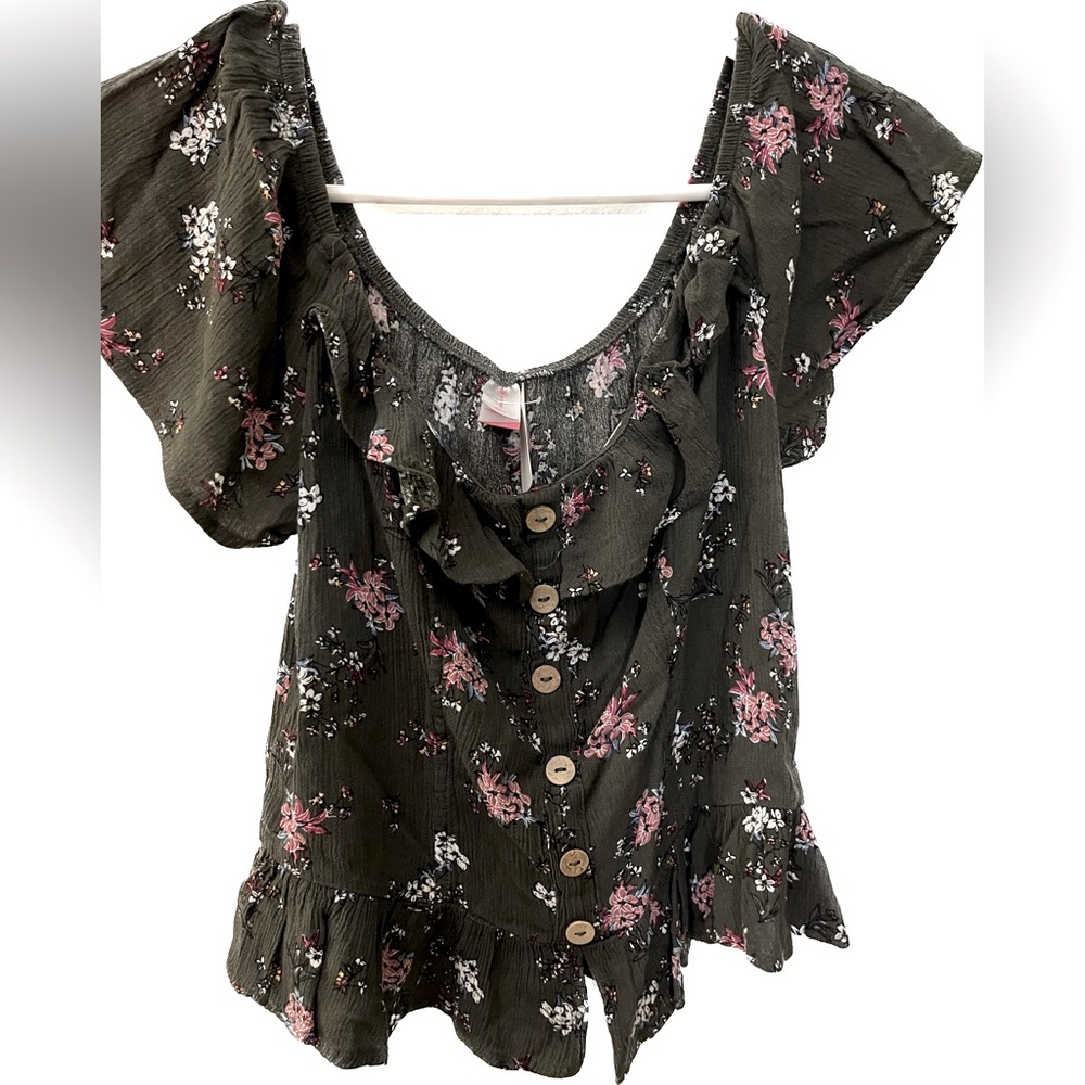 Olive Short sleeve/ off shoulder blouse